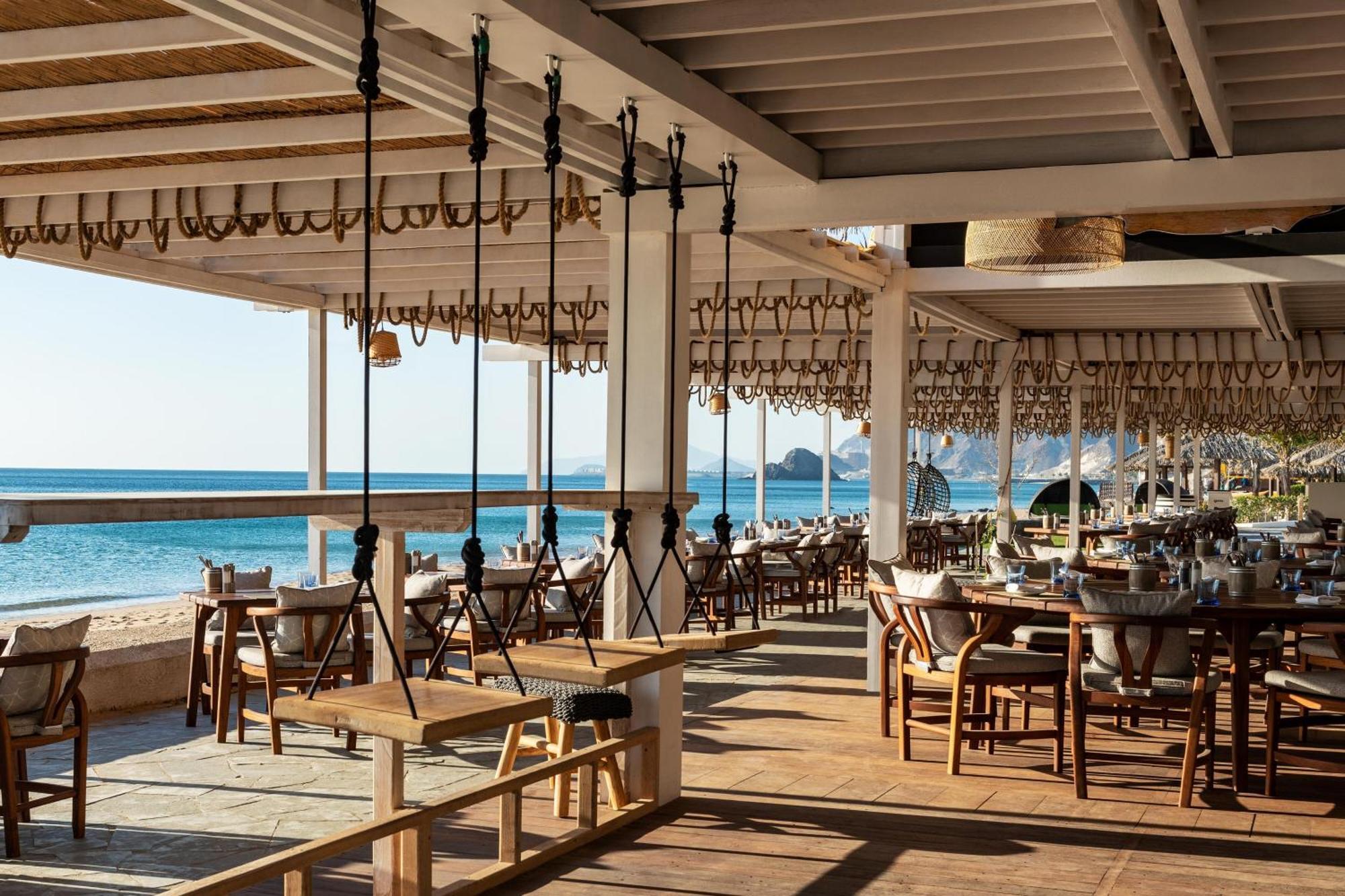 Le Meridien Al Aqah Beach Resort Eksteriør billede The restaurant at the beach