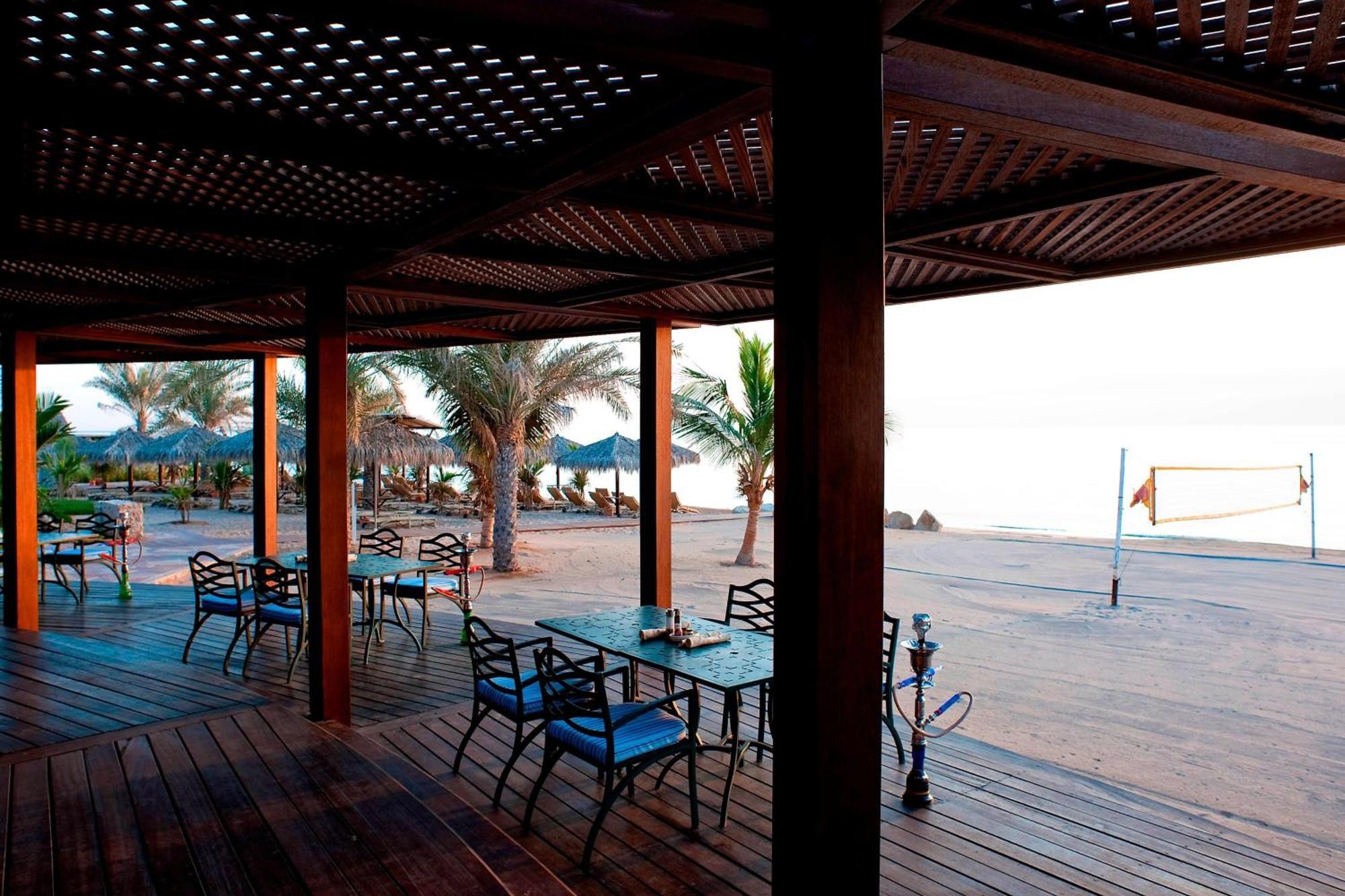 Le Meridien Al Aqah Beach Resort Eksteriør billede Beach at the resort