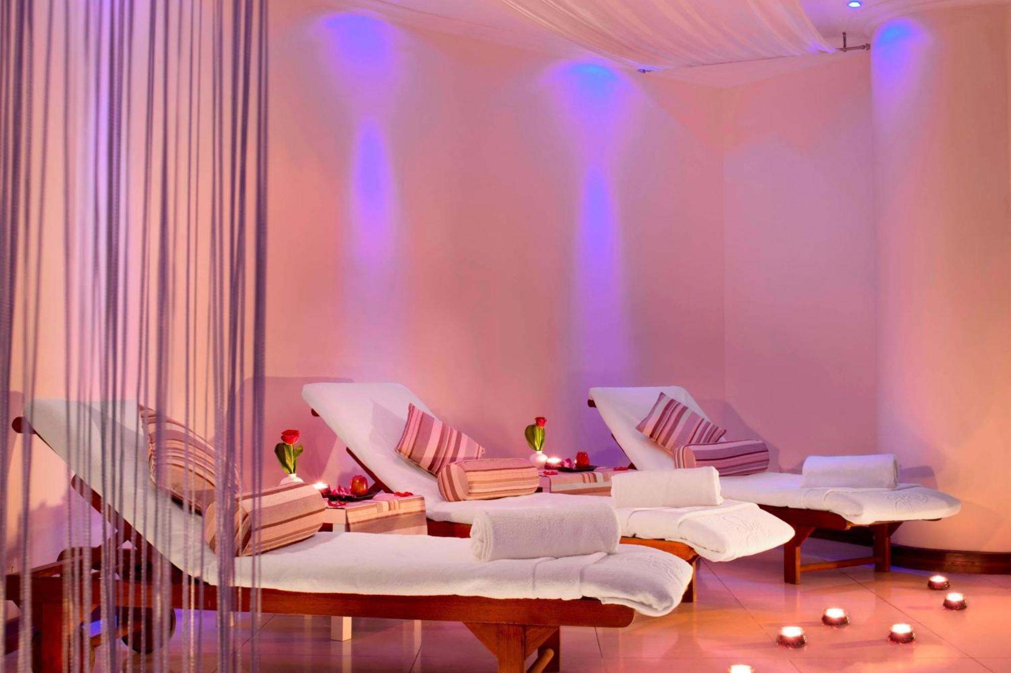 Le Meridien Al Aqah Beach Resort Eksteriør billede A relaxation room at a spa