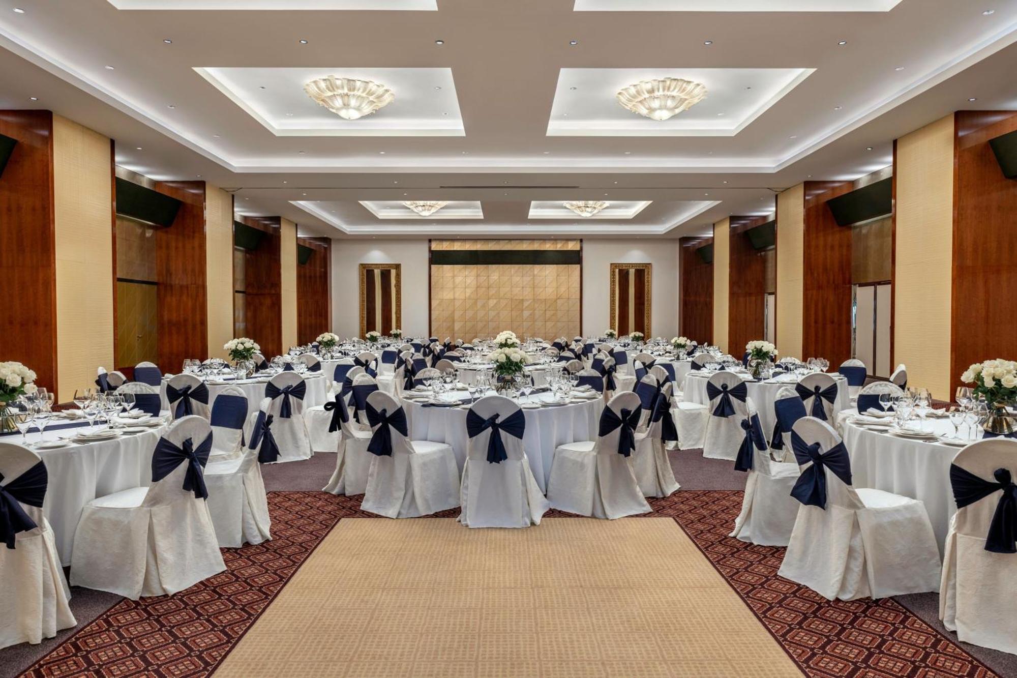 Le Meridien Al Aqah Beach Resort Eksteriør billede The ballroom