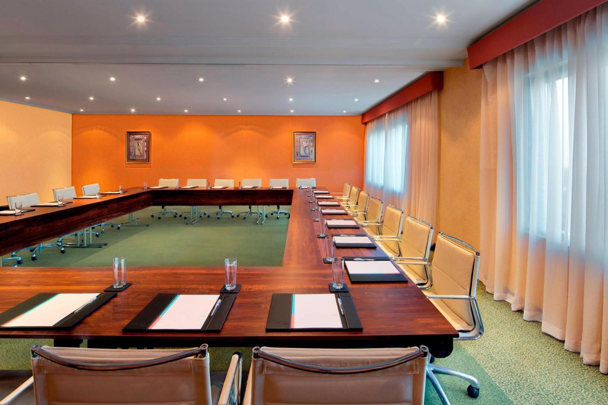 Le Meridien Al Aqah Beach Resort Eksteriør billede Meeting room