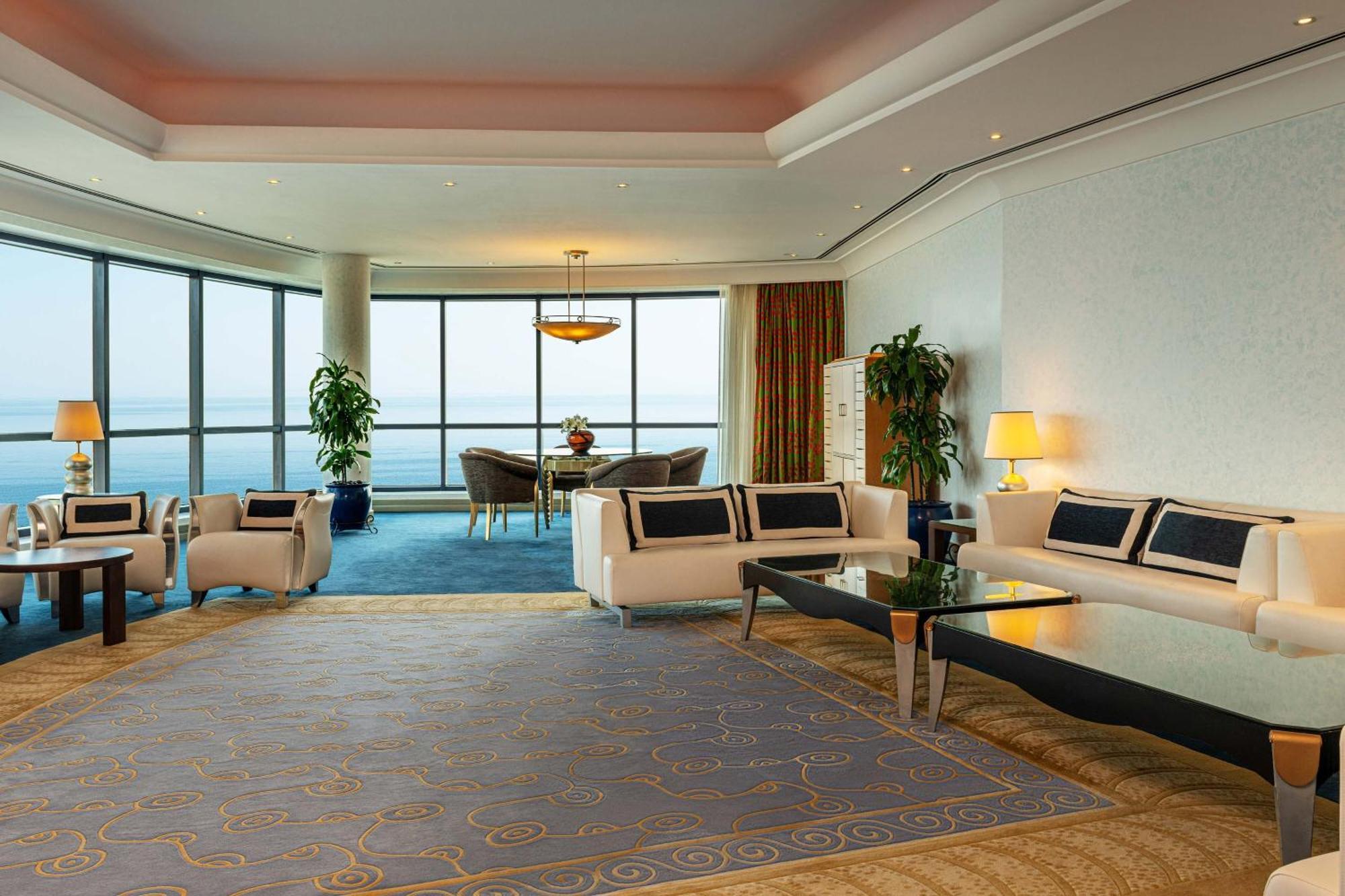 Le Meridien Al Aqah Beach Resort Eksteriør billede A suite at the Jumeirah Atlantis