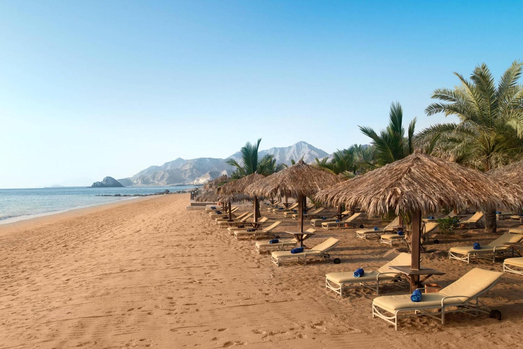 Le Meridien Al Aqah Beach Resort Eksteriør billede Beach at the resort