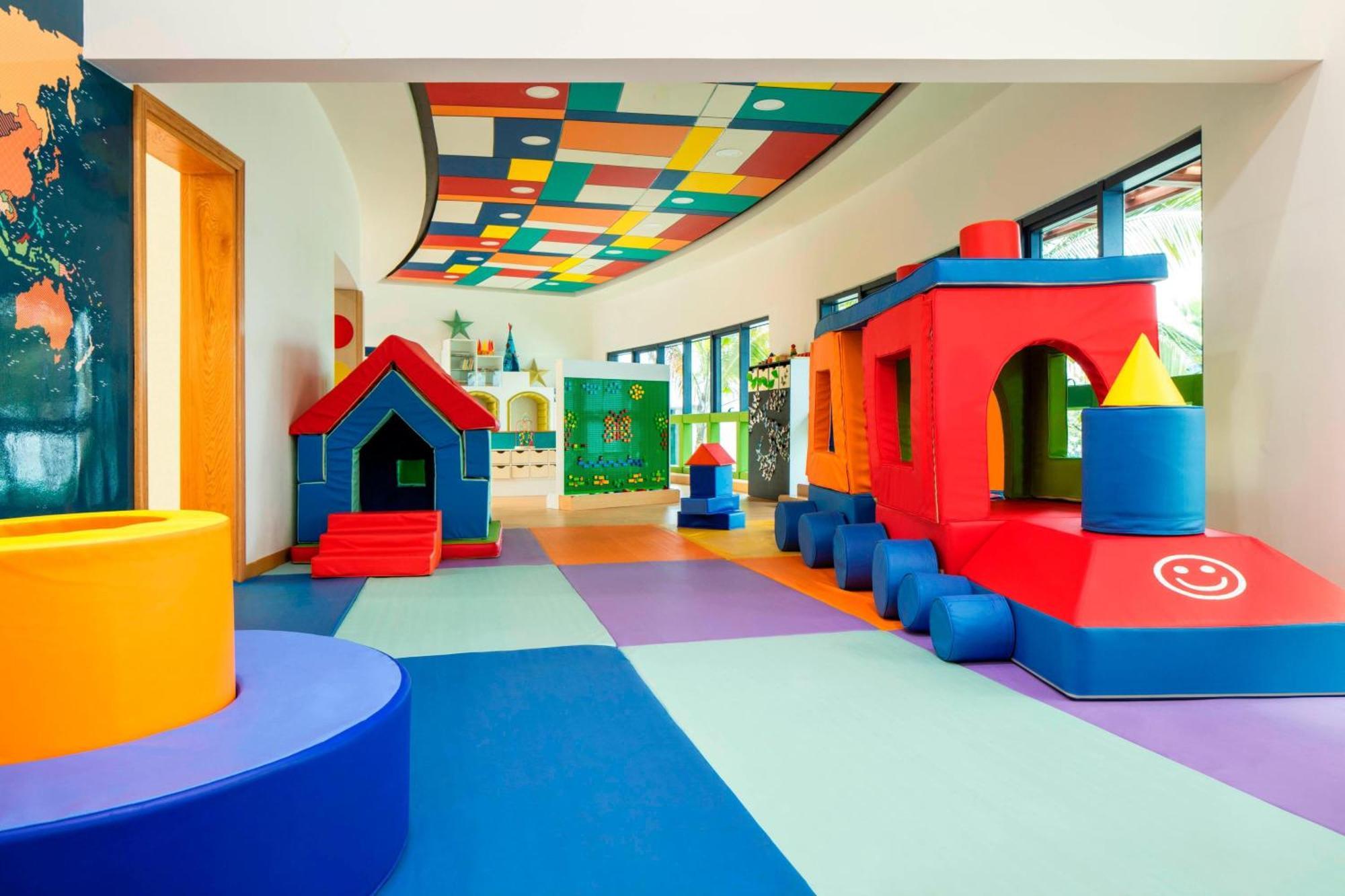 Le Meridien Al Aqah Beach Resort Eksteriør billede The Children's Museum of Oakville