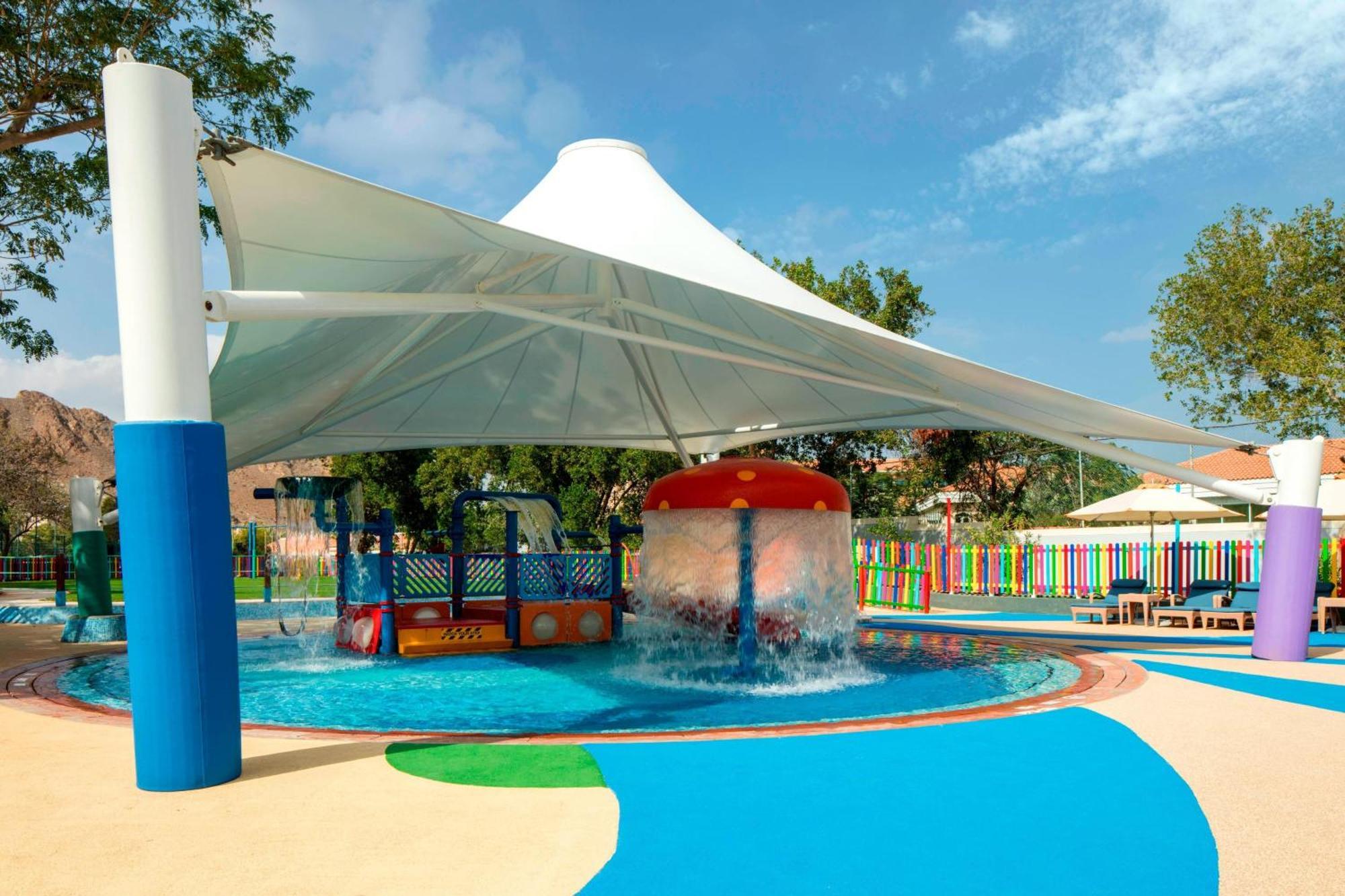 Le Meridien Al Aqah Beach Resort Eksteriør billede Splash Island