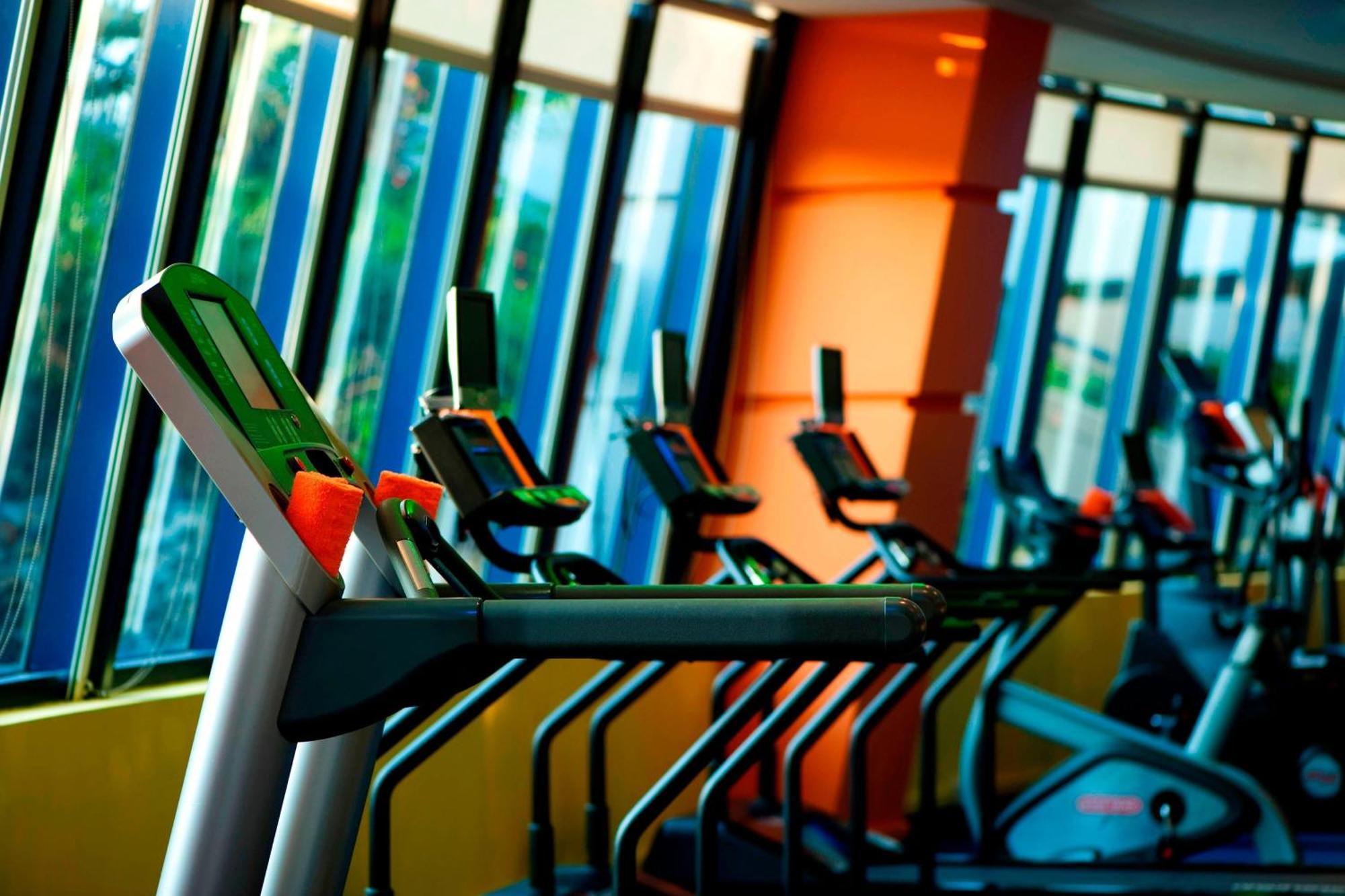 Le Meridien Al Aqah Beach Resort Eksteriør billede The gym at the hotel