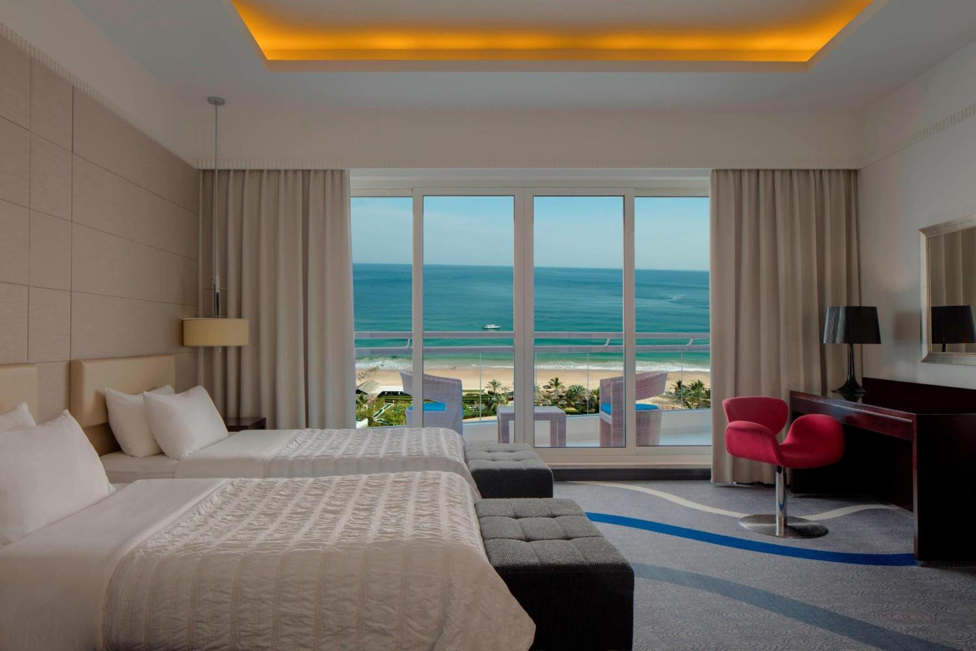 Le Meridien Al Aqah Beach Resort Eksteriør billede A guest room at the Le Royal