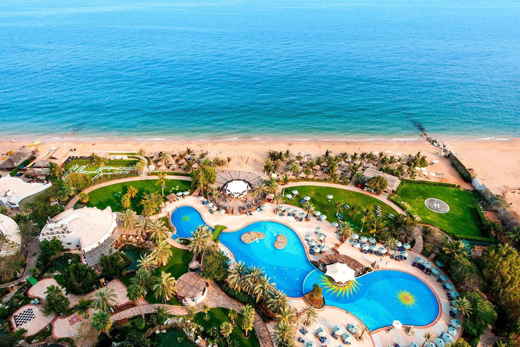 Le Meridien Al Aqah Beach Resort Eksteriør billede Aerial view of the resort